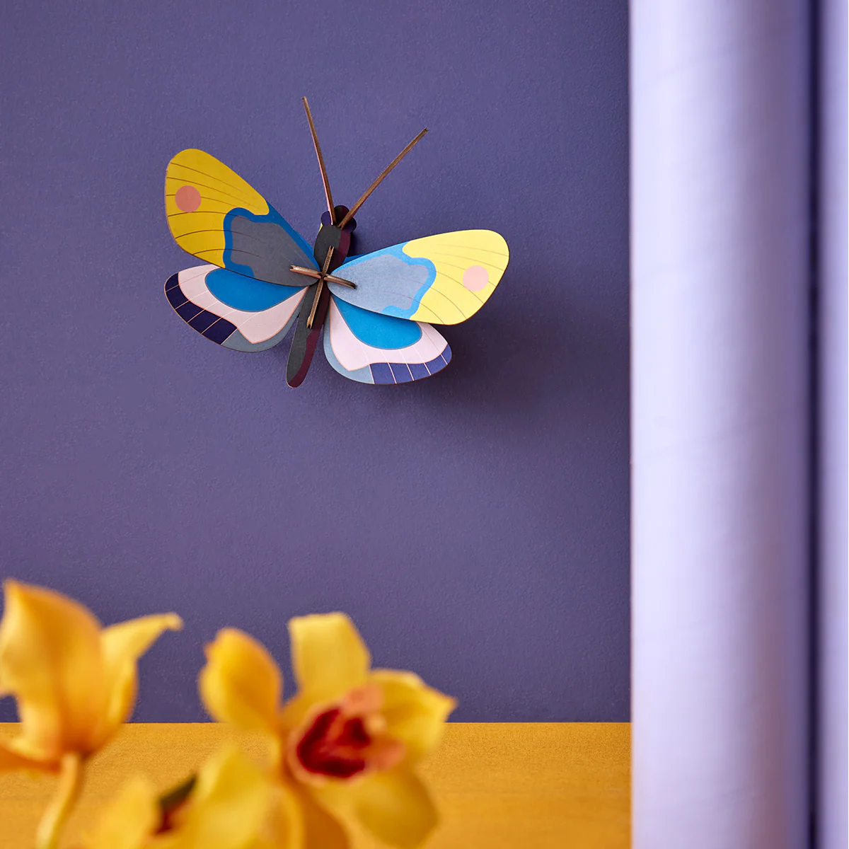 Décoration murale Papillon Monarque jaune en carton recyclé – Image 5